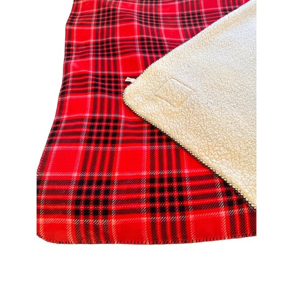 Victorias Secret Red Plaid Sherpa Throw Blanket 50" X 60" 100% Recycled Polyeste - Picture 3 of 5